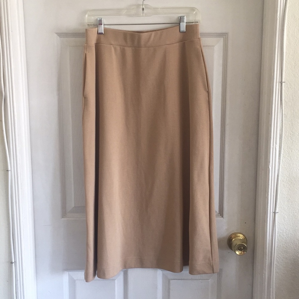 Uniqlo tan skirt w/ pockets